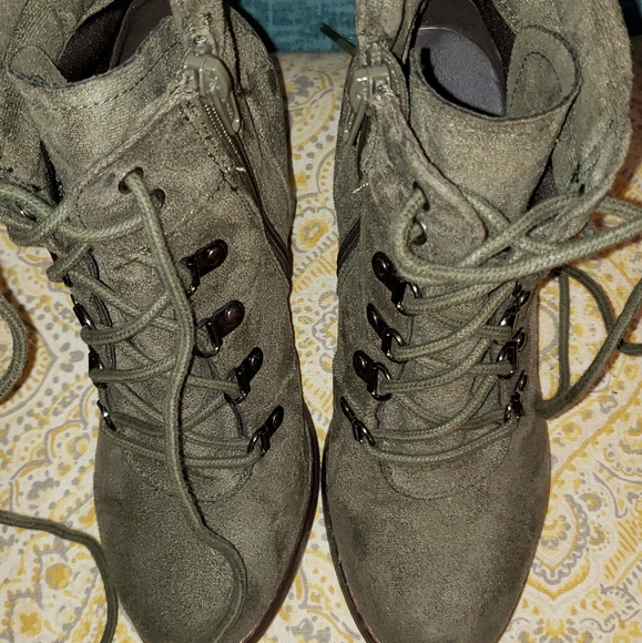 Hunter Green Candie's ankle booties - Picture 4 of 6